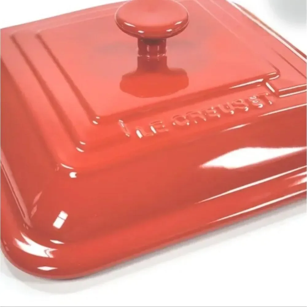 Le‎ Creuset Stoneware Classic 3QT Square Covered Baking Dish- Carmin